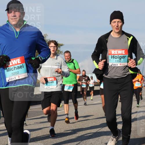 03.10.2025 - Köhlbrandbrückenlauf Luisa Fischer http://msf.ph/oto/9012727 03.10.2025 10:55:54 Position 3 3321, 3202, 2040, 1192 meine-sportfotos.de