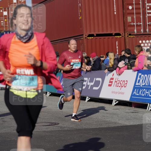 03.10.2025 - Köhlbrandbrückenlauf Michael Burmester http://msf.ph/oto/9012728 03.10.2025 10:13:07 Ziel 1388, 3146, 3157, 3186, 3197, 3375, 3691, 3798 meine-sportfotos.de