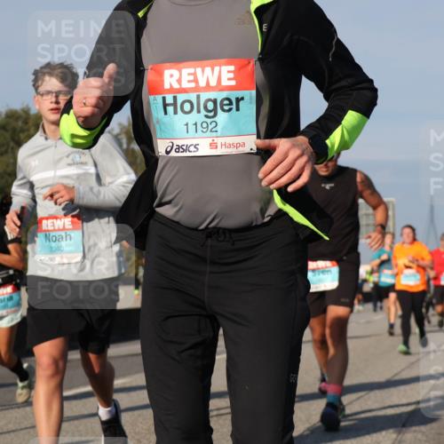 03.10.2025 - Köhlbrandbrückenlauf Luisa Fischer http://msf.ph/oto/9012737 03.10.2025 10:55:55 Position 3 2040, 1192 meine-sportfotos.de