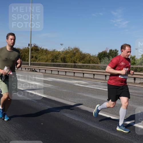 03.10.2025 - Köhlbrandbrückenlauf Julia Fischer http://msf.ph/oto/9012741 03.10.2025 13:04:02 Position 3 4917 meine-sportfotos.de