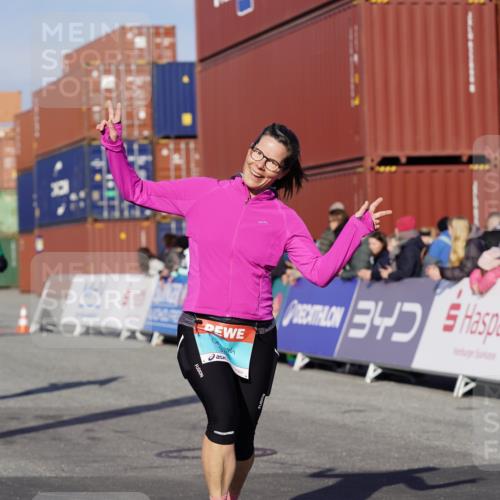 03.10.2025 - Köhlbrandbrückenlauf Michael Burmester http://msf.ph/oto/9012742 03.10.2025 10:13:10 Ziel 1260, 1388, 1621, 3146, 3186, 3197, 3375, 3798 meine-sportfotos.de