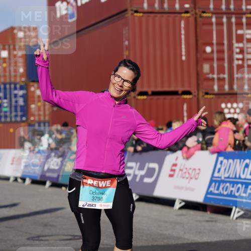 03.10.2025 - Köhlbrandbrückenlauf Michael Burmester http://msf.ph/oto/9012762 03.10.2025 10:13:10 Ziel 1260, 1388, 1621, 3146, 3186, 3197, 3375, 3798 meine-sportfotos.de