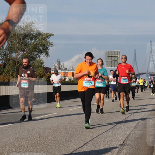 03.10.2025 - Köhlbrandbrückenlauf Luisa Fischer http://msf.ph/oto/9012765 03.10.2025 10:55:58 Position 3 2786, 3200, 1350 meine-sportfotos.de