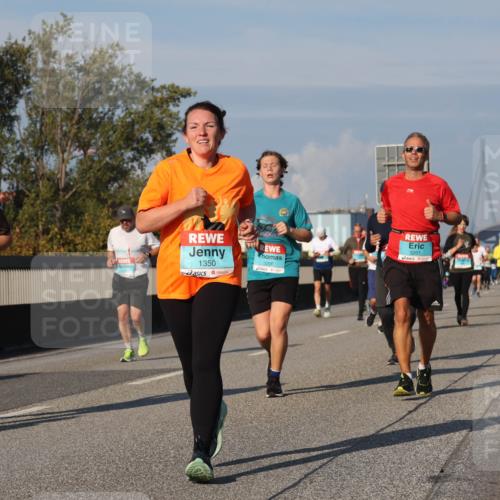 03.10.2025 - Köhlbrandbrückenlauf Luisa Fischer http://msf.ph/oto/9012778 03.10.2025 10:55:59 Position 3 2786, 1350, 3200, 3201 meine-sportfotos.de