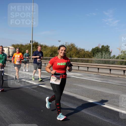 03.10.2025 - Köhlbrandbrückenlauf Julia Fischer http://msf.ph/oto/9012779 03.10.2025 13:04:07 Position 3 6221 meine-sportfotos.de