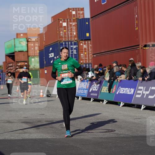 03.10.2025 - Köhlbrandbrückenlauf Michael Burmester http://msf.ph/oto/9012780 03.10.2025 10:13:11 Ziel 1181, 1191, 1227, 1260, 1388, 1621, 3186, 3601, 3798 meine-sportfotos.de