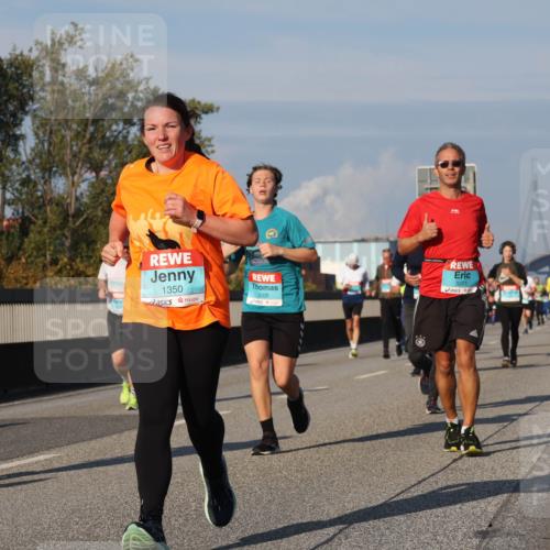 03.10.2025 - Köhlbrandbrückenlauf Luisa Fischer http://msf.ph/oto/9012783 03.10.2025 10:55:59 Position 3 2786, 1350, 3201, 3200 meine-sportfotos.de