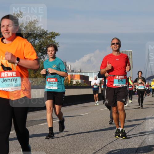 03.10.2025 - Köhlbrandbrückenlauf Luisa Fischer http://msf.ph/oto/9012788 03.10.2025 10:56:00 Position 3 1350, 3200, 3201 meine-sportfotos.de