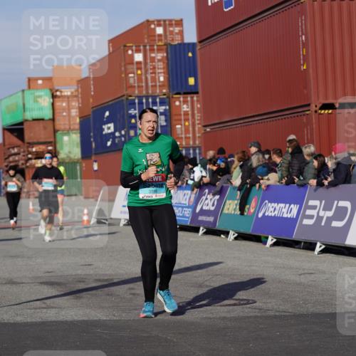 03.10.2025 - Köhlbrandbrückenlauf Michael Burmester http://msf.ph/oto/9012790 03.10.2025 10:13:11 Ziel 1181, 1191, 1227, 1260, 1388, 1621, 3186, 3601, 3798 meine-sportfotos.de