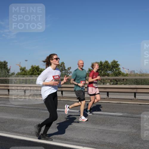 03.10.2025 - Köhlbrandbrückenlauf Julia Fischer http://msf.ph/oto/9012809 03.10.2025 13:04:12 Position 3  meine-sportfotos.de