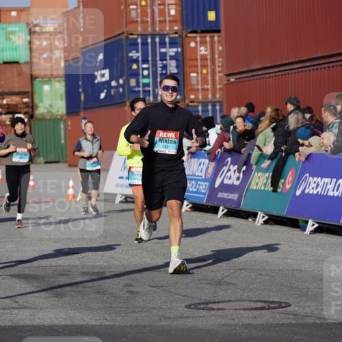 03.10.2025 - Köhlbrandbrückenlauf Michael Burmester http://msf.ph/oto/9012824 03.10.2025 10:13:14 Ziel 1181, 1191, 1227, 1260, 1611, 1621, 2209, 2687, 3186, 3601, 3798 meine-sportfotos.de