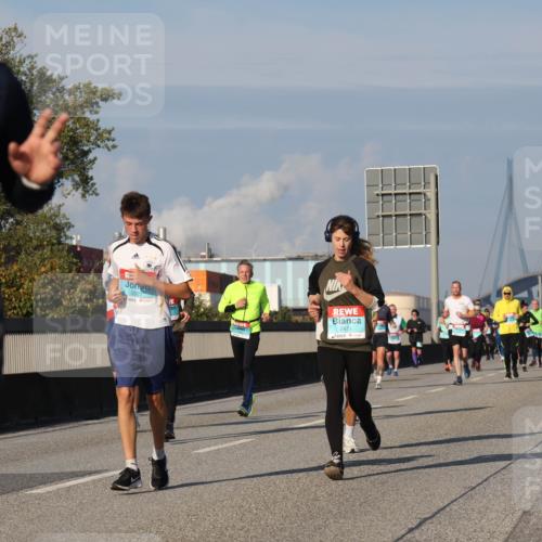 03.10.2025 - Köhlbrandbrückenlauf Luisa Fischer http://msf.ph/oto/9012825 03.10.2025 10:56:04 Position 3 1605, 2921, 2471 meine-sportfotos.de