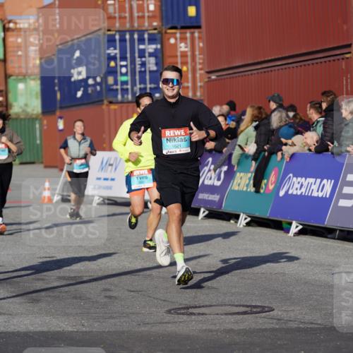 03.10.2025 - Köhlbrandbrückenlauf Michael Burmester http://msf.ph/oto/9012848 03.10.2025 10:13:14 Ziel 1181, 1191, 1227, 1260, 1611, 1621, 2209, 2687, 3186, 3601, 3798 meine-sportfotos.de