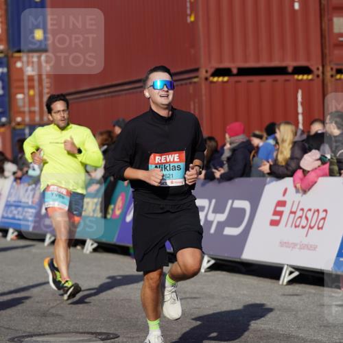 03.10.2025 - Köhlbrandbrückenlauf Michael Burmester http://msf.ph/oto/9012854 03.10.2025 10:13:15 Ziel 1181, 1191, 1227, 1260, 1611, 1621, 2209, 2687, 3186, 3601, 3798 meine-sportfotos.de