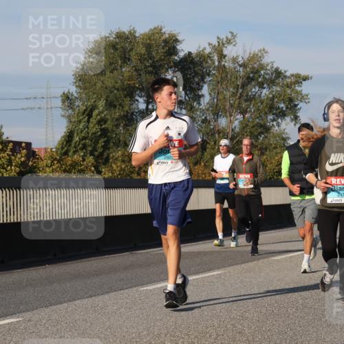 03.10.2025 - Köhlbrandbrückenlauf Luisa Fischer http://msf.ph/oto/9012859 03.10.2025 10:56:06 Position 3 292, 2471 meine-sportfotos.de