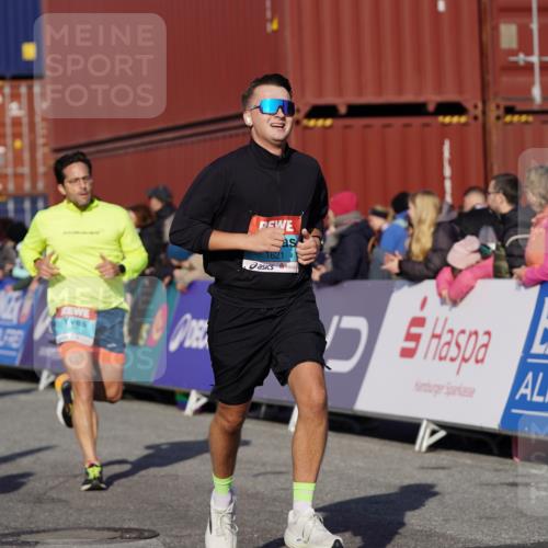 03.10.2025 - Köhlbrandbrückenlauf Michael Burmester http://msf.ph/oto/9012860 03.10.2025 10:13:15 Ziel 1181, 1191, 1227, 1260, 1611, 1621, 2209, 2687, 3186, 3601, 3798 meine-sportfotos.de