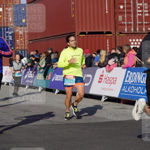 03.10.2025 - Köhlbrandbrückenlauf Michael Burmester http://msf.ph/oto/9012890 03.10.2025 10:13:16 Ziel 1181, 1191, 1227, 1260, 1611, 1621, 2209, 2687, 3186, 3473, 3601 meine-sportfotos.de