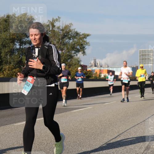 03.10.2025 - Köhlbrandbrückenlauf Luisa Fischer http://msf.ph/oto/9012930 03.10.2025 10:56:13 Position 3 79 meine-sportfotos.de