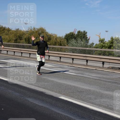 03.10.2025 - Köhlbrandbrückenlauf Julia Fischer http://msf.ph/oto/9012951 03.10.2025 13:04:40 Position 3  meine-sportfotos.de