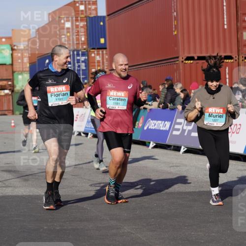 03.10.2025 - Köhlbrandbrückenlauf Michael Burmester http://msf.ph/oto/9012961 03.10.2025 10:13:19 Ziel 1181, 1191, 1227, 1260, 1611, 1621, 2209, 2687, 3473, 3601 meine-sportfotos.de