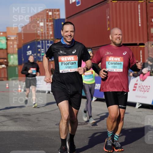 03.10.2025 - Köhlbrandbrückenlauf Michael Burmester http://msf.ph/oto/9012979 03.10.2025 10:13:20 Ziel 1181, 1191, 1227, 1260, 1611, 1621, 2209, 2687, 3371, 3473, 3601 meine-sportfotos.de