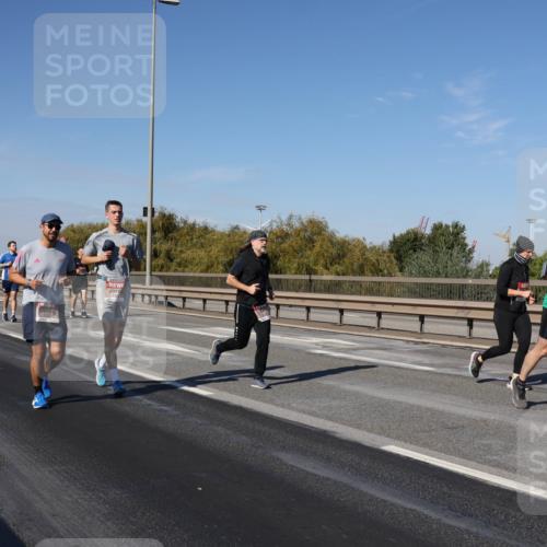 03.10.2025 - Köhlbrandbrückenlauf Julia Fischer http://msf.ph/oto/9013019 03.10.2025 13:04:53 Position 3  meine-sportfotos.de
