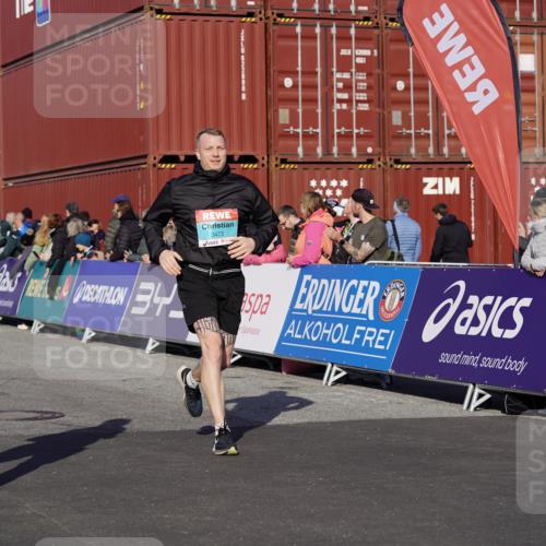 03.10.2025 - Köhlbrandbrückenlauf Michael Burmester http://msf.ph/oto/9013031 03.10.2025 10:13:22 Ziel 1181, 1191, 1227, 1611, 1621, 2209, 2687, 3371, 3473, 3601 meine-sportfotos.de