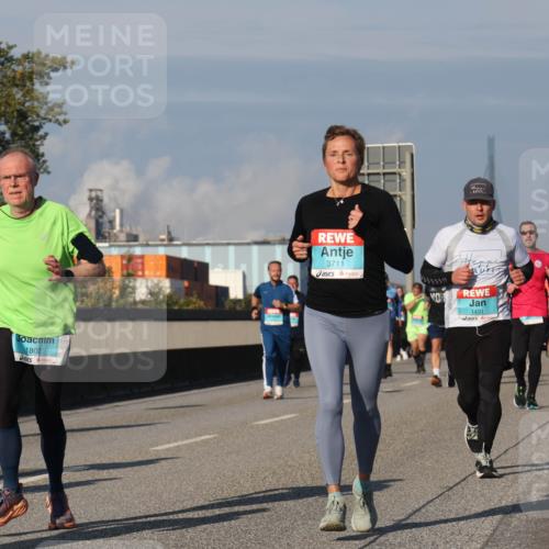 03.10.2025 - Köhlbrandbrückenlauf Luisa Fischer http://msf.ph/oto/9013033 03.10.2025 10:56:23 Position 3 1802, 3711, 1491 meine-sportfotos.de