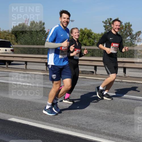 03.10.2025 - Köhlbrandbrückenlauf Julia Fischer http://msf.ph/oto/9013036 03.10.2025 13:04:59 Position 3 5156, 5130, 5149 meine-sportfotos.de