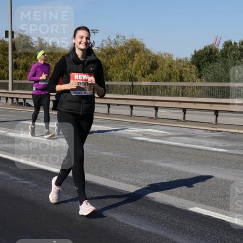 03.10.2025 - Köhlbrandbrückenlauf Julia Fischer http://msf.ph/oto/9013038 03.10.2025 13:05:00 Position 3 4350 meine-sportfotos.de