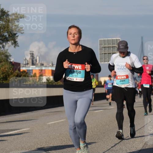 03.10.2025 - Köhlbrandbrückenlauf Luisa Fischer http://msf.ph/oto/9013044 03.10.2025 10:56:24 Position 3 3711, 1491 meine-sportfotos.de