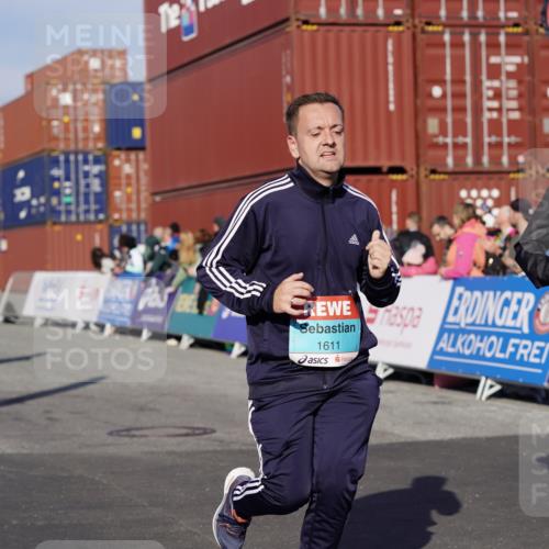 03.10.2025 - Köhlbrandbrückenlauf Michael Burmester http://msf.ph/oto/9013063 03.10.2025 10:13:23 Ziel 1181, 1191, 1227, 1611, 2209, 2687, 3371, 3473, 3601 meine-sportfotos.de