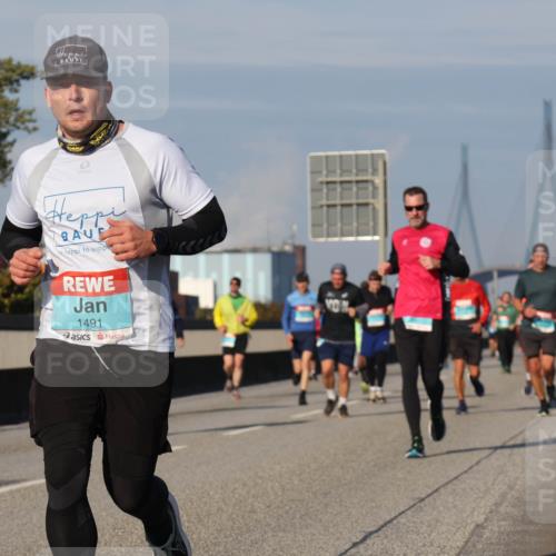 03.10.2025 - Köhlbrandbrückenlauf Luisa Fischer http://msf.ph/oto/9013069 03.10.2025 10:56:26 Position 3 1491 meine-sportfotos.de