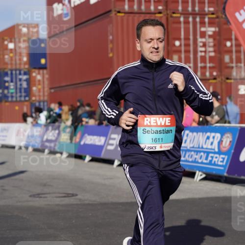 03.10.2025 - Köhlbrandbrückenlauf Michael Burmester http://msf.ph/oto/9013078 03.10.2025 10:13:23 Ziel 1181, 1191, 1227, 1611, 2209, 2687, 3371, 3473, 3601 meine-sportfotos.de
