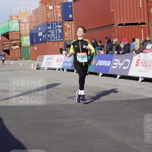 03.10.2025 - Köhlbrandbrückenlauf Michael Burmester http://msf.ph/oto/9013085 03.10.2025 10:13:25 Ziel 1611, 2209, 2687, 3371, 3473 meine-sportfotos.de