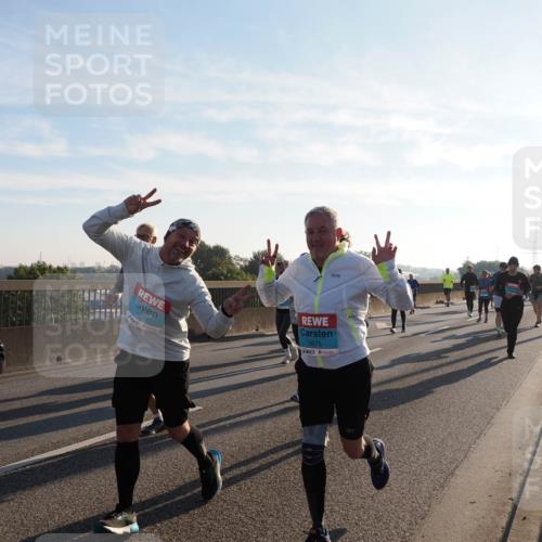 03.10.2025 - Köhlbrandbrückenlauf Fabian Wolf http://msf.ph/oto/9013099 03.10.2025 09:23:42 Position 3 3677, 3675 meine-sportfotos.de