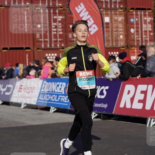03.10.2025 - Köhlbrandbrückenlauf Michael Burmester http://msf.ph/oto/9013109 03.10.2025 10:13:27 Ziel 2110, 3371, 3473 meine-sportfotos.de