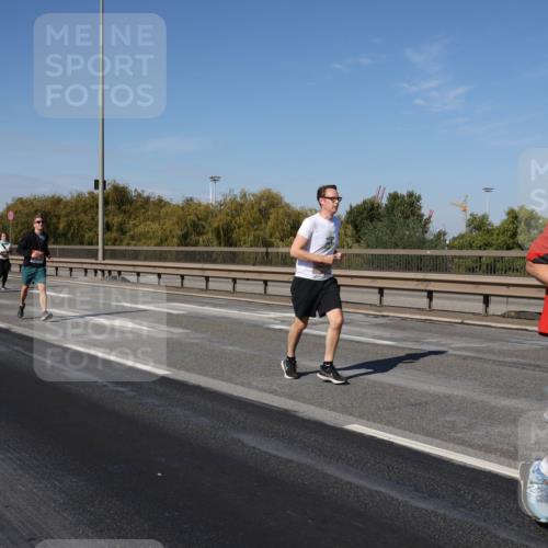 03.10.2025 - Köhlbrandbrückenlauf Julia Fischer http://msf.ph/oto/9013133 03.10.2025 13:05:17 Position 3 5725 meine-sportfotos.de
