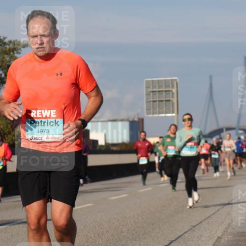 03.10.2025 - Köhlbrandbrückenlauf Luisa Fischer http://msf.ph/oto/9013183 03.10.2025 10:56:38 Position 3 1973 meine-sportfotos.de