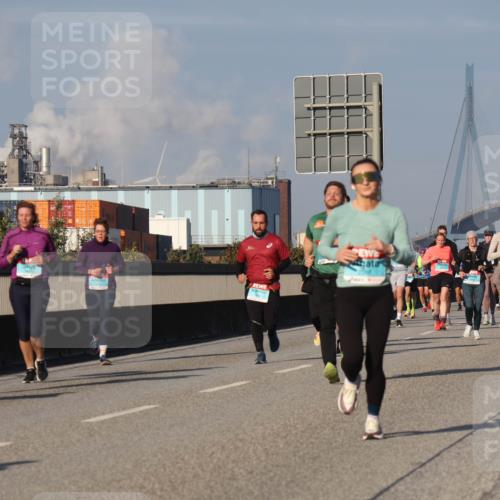03.10.2025 - Köhlbrandbrückenlauf Luisa Fischer http://msf.ph/oto/9013195 03.10.2025 10:56:39 Position 3  meine-sportfotos.de