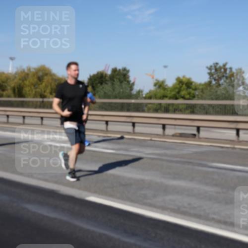 03.10.2025 - Köhlbrandbrückenlauf Julia Fischer http://msf.ph/oto/9013196 03.10.2025 13:05:30 Position 3  meine-sportfotos.de