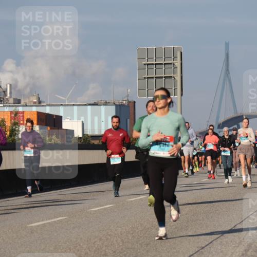 03.10.2025 - Köhlbrandbrückenlauf Luisa Fischer http://msf.ph/oto/9013199 03.10.2025 10:56:39 Position 3  meine-sportfotos.de
