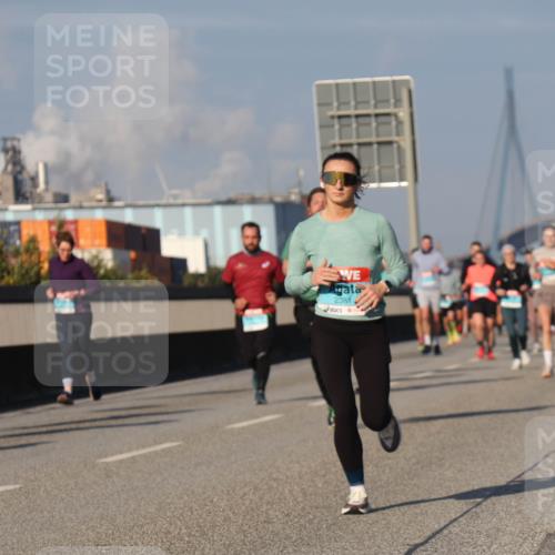 03.10.2025 - Köhlbrandbrückenlauf Luisa Fischer http://msf.ph/oto/9013206 03.10.2025 10:56:40 Position 3 2381 meine-sportfotos.de