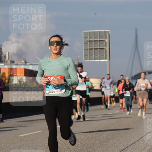 03.10.2025 - Köhlbrandbrückenlauf Luisa Fischer http://msf.ph/oto/9013218 03.10.2025 10:56:41 Position 3 2381 meine-sportfotos.de