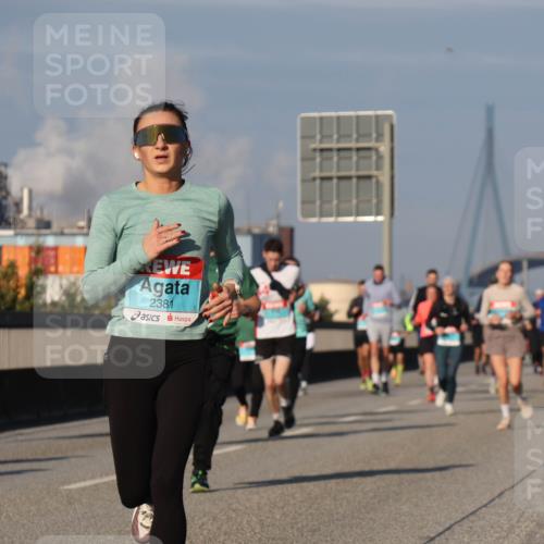 03.10.2025 - Köhlbrandbrückenlauf Luisa Fischer http://msf.ph/oto/9013222 03.10.2025 10:56:42 Position 3 2381 meine-sportfotos.de
