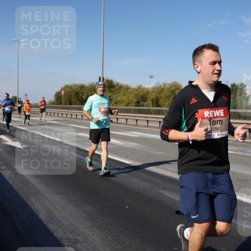 03.10.2025 - Köhlbrandbrückenlauf Julia Fischer http://msf.ph/oto/9013236 03.10.2025 13:05:39 Position 3 4286 meine-sportfotos.de