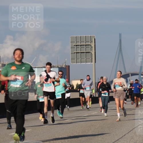 03.10.2025 - Köhlbrandbrückenlauf Luisa Fischer http://msf.ph/oto/9013240 03.10.2025 10:56:43 Position 3  meine-sportfotos.de