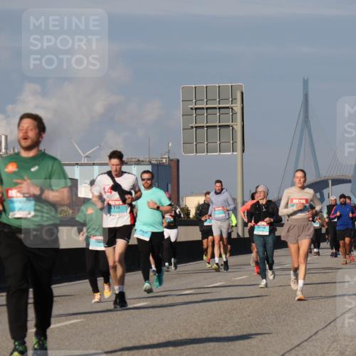 03.10.2025 - Köhlbrandbrückenlauf Luisa Fischer http://msf.ph/oto/9013243 03.10.2025 10:56:43 Position 3  meine-sportfotos.de