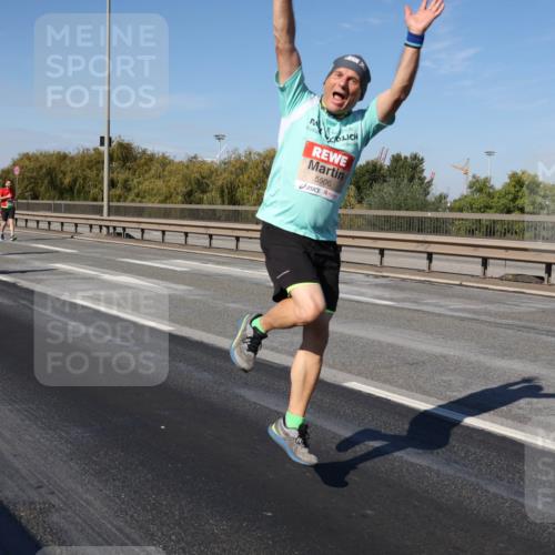 03.10.2025 - Köhlbrandbrückenlauf Julia Fischer http://msf.ph/oto/9013245 03.10.2025 13:05:41 Position 3 5506 meine-sportfotos.de