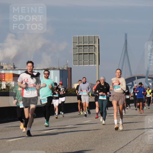 03.10.2025 - Köhlbrandbrückenlauf Luisa Fischer http://msf.ph/oto/9013253 03.10.2025 10:56:44 Position 3 151 meine-sportfotos.de